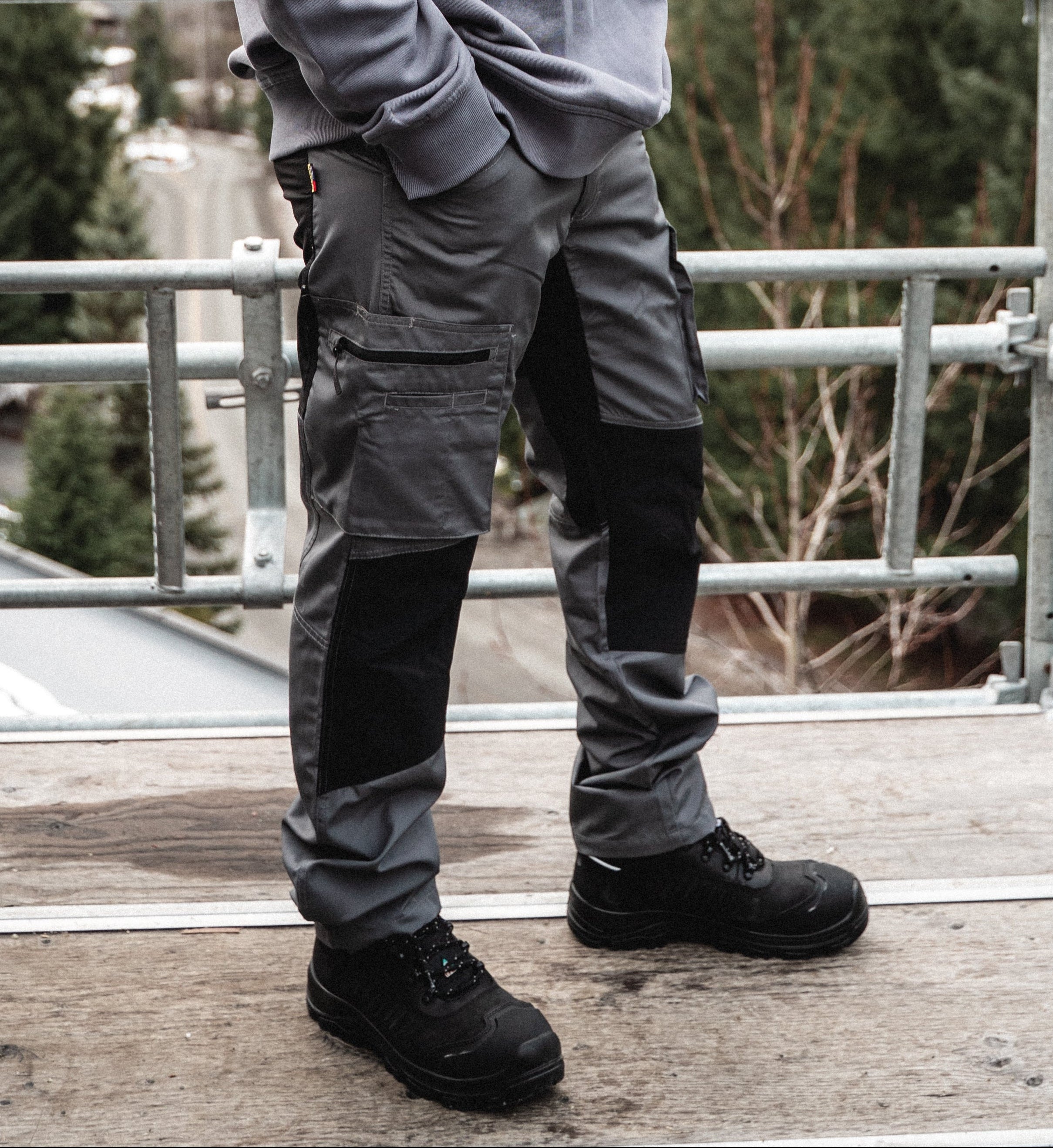 Construction worker in Blaklader workpants on jobsite