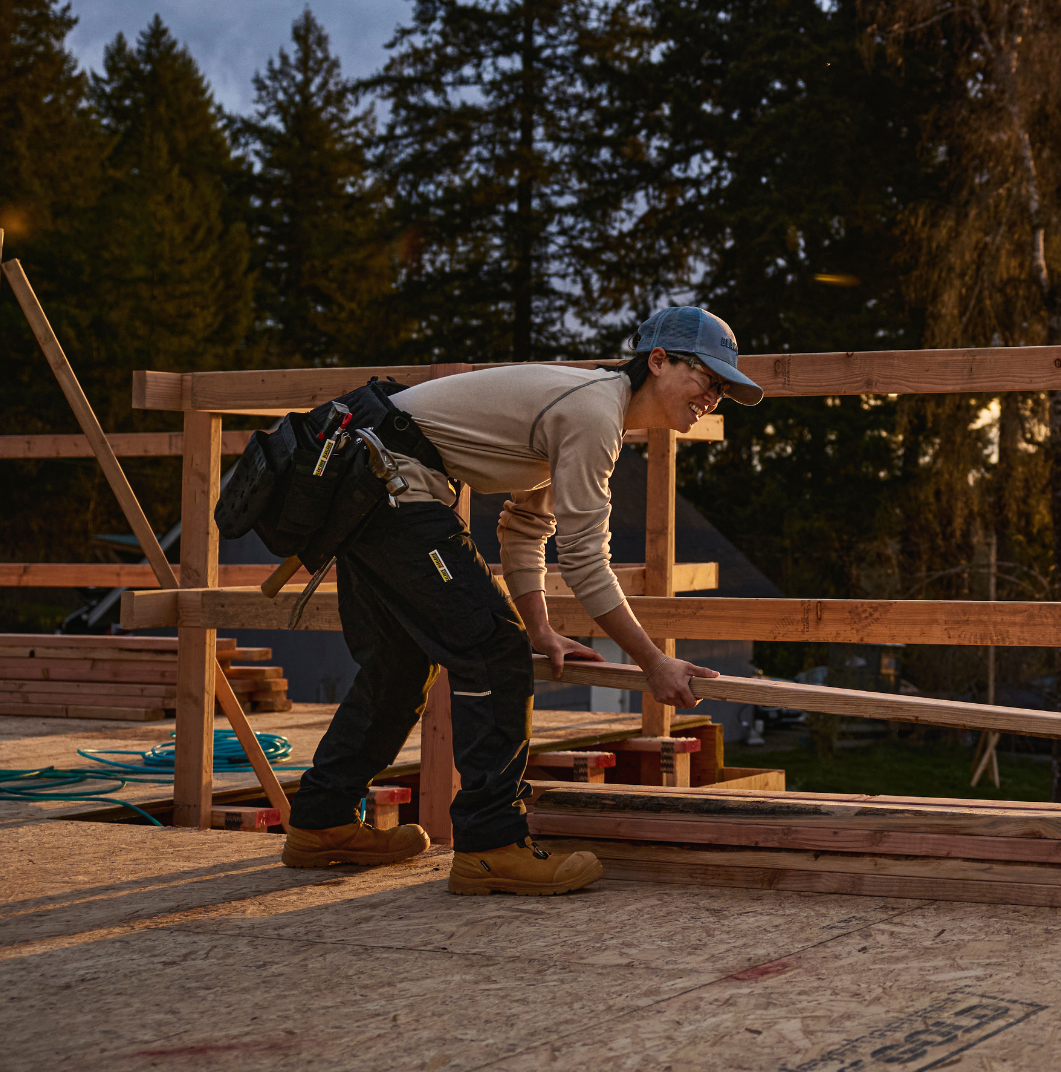 Woman construction worker wearing blaklader on jobsite